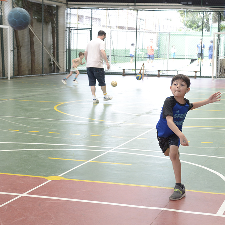 Escola de Esportes Coletivo com Bola _ 720x720